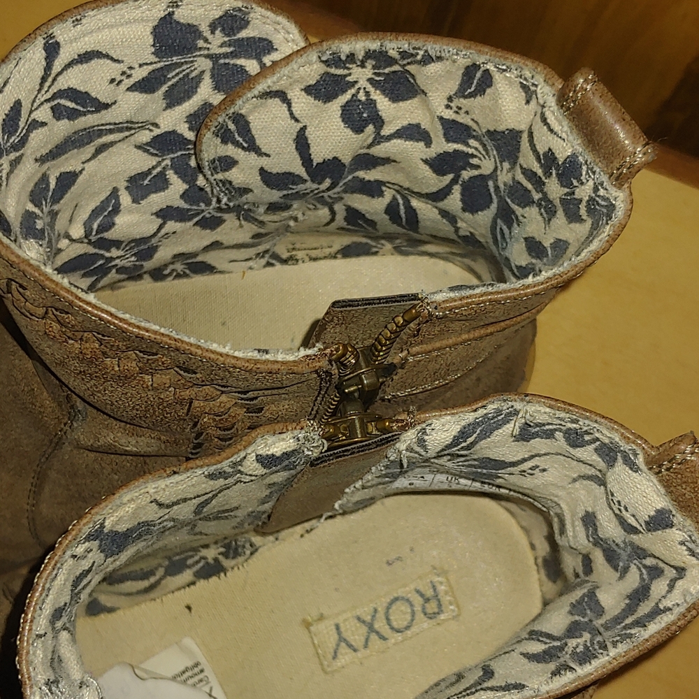 Distressed roxy booties - Picture 4 of 4
